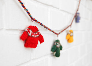 Mini-Sweater Garland: Rainbow